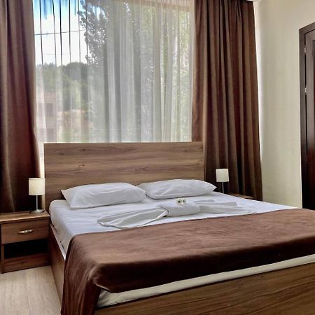 Merien Hotel Jerevan Buitenkant foto