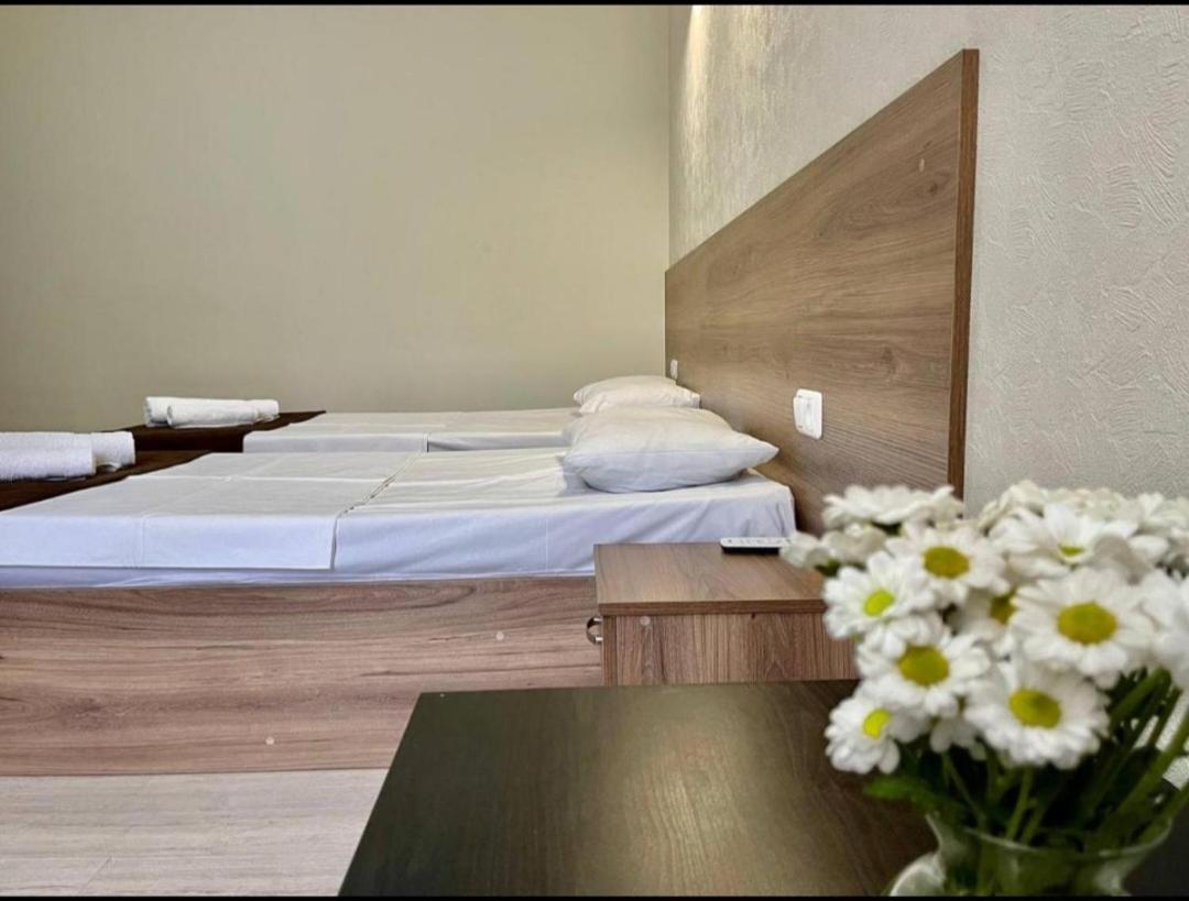 Merien Hotel Jerevan Buitenkant foto