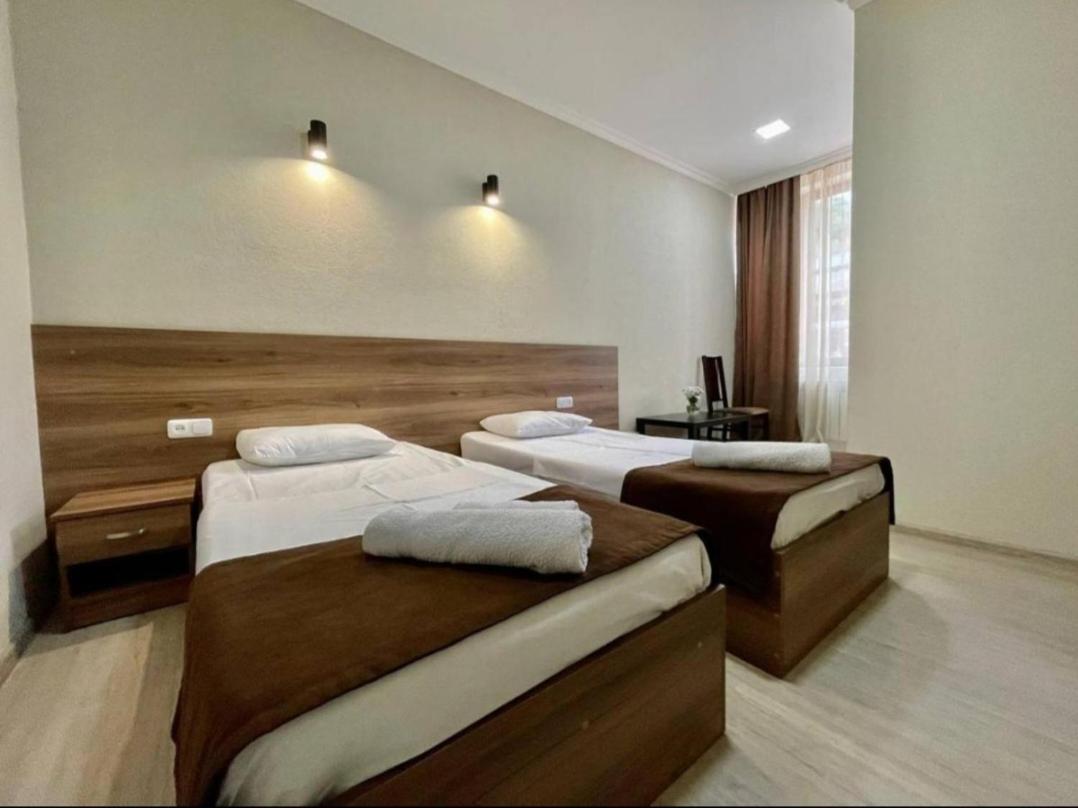 Merien Hotel Jerevan Buitenkant foto
