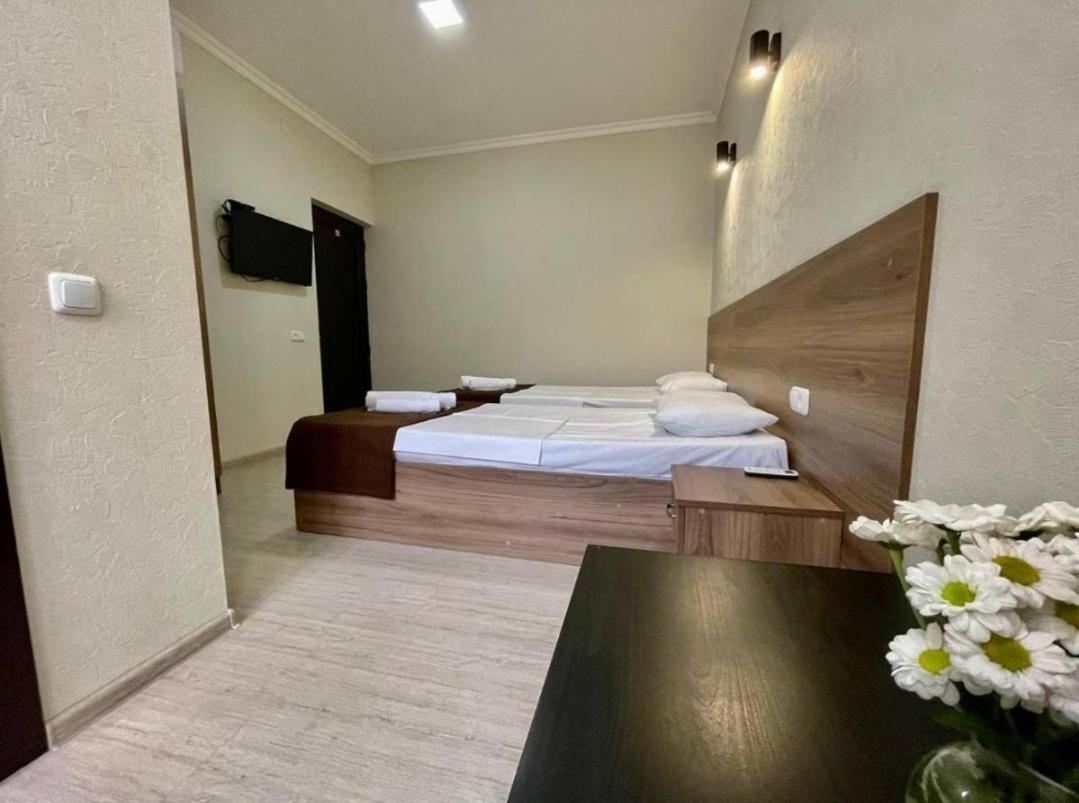 Merien Hotel Jerevan Buitenkant foto