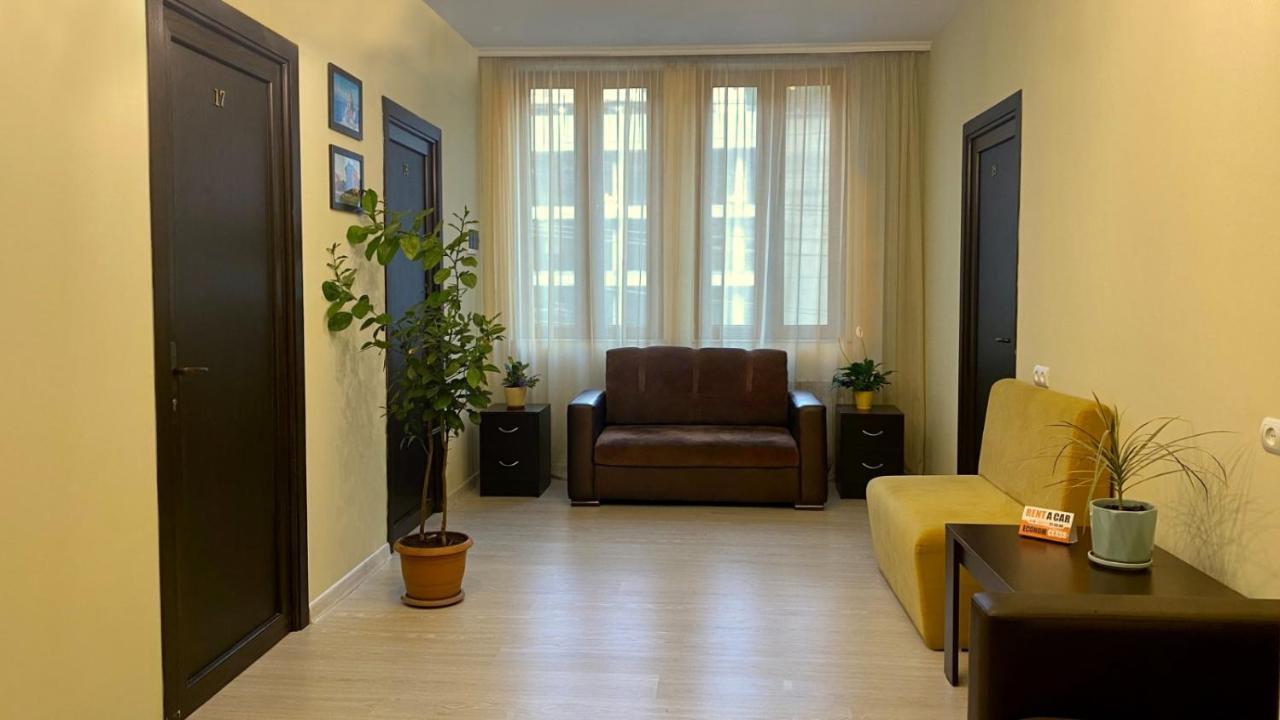 Merien Hotel Jerevan Buitenkant foto