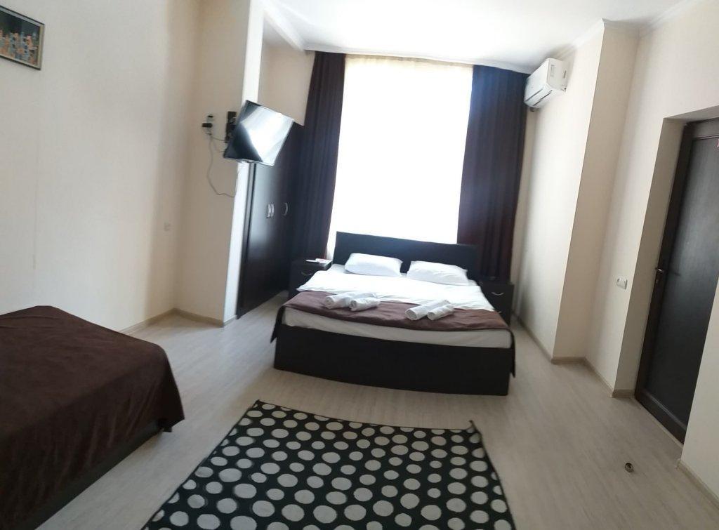 Merien Hotel Jerevan Buitenkant foto