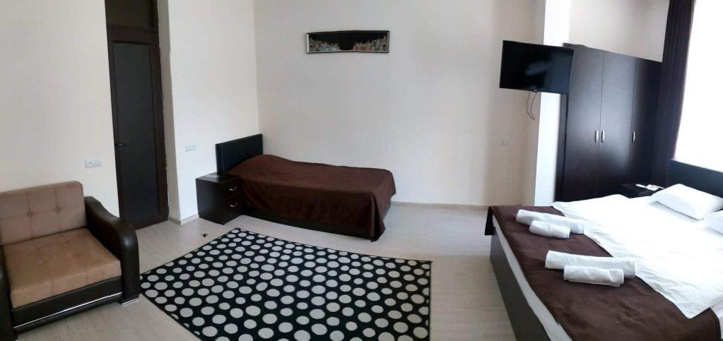 Merien Hotel Jerevan Buitenkant foto