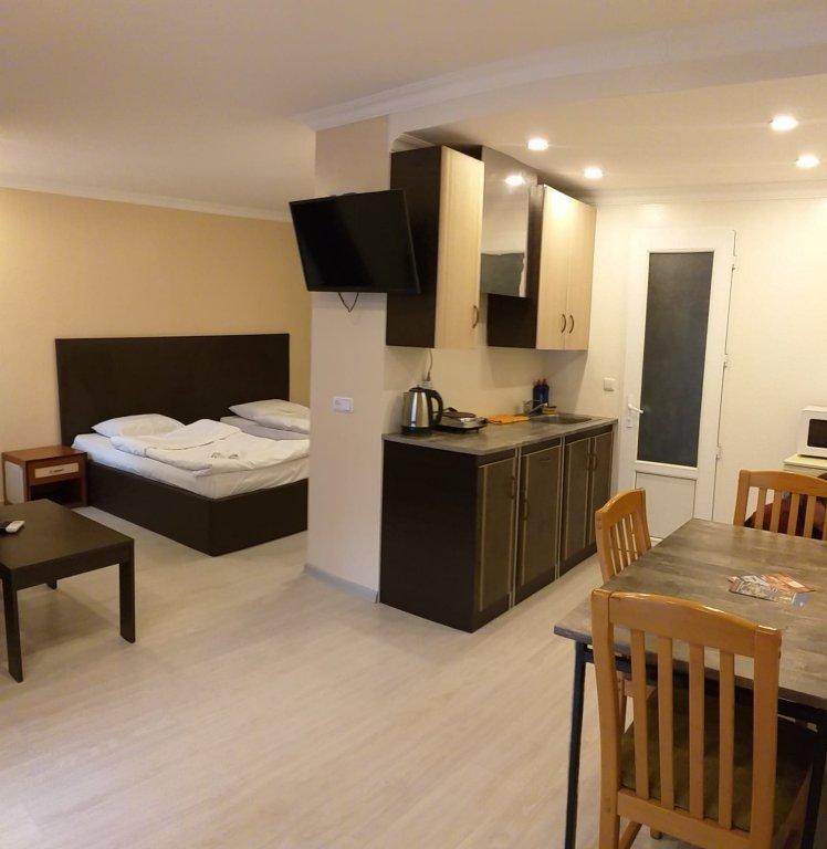 Merien Hotel Jerevan Buitenkant foto