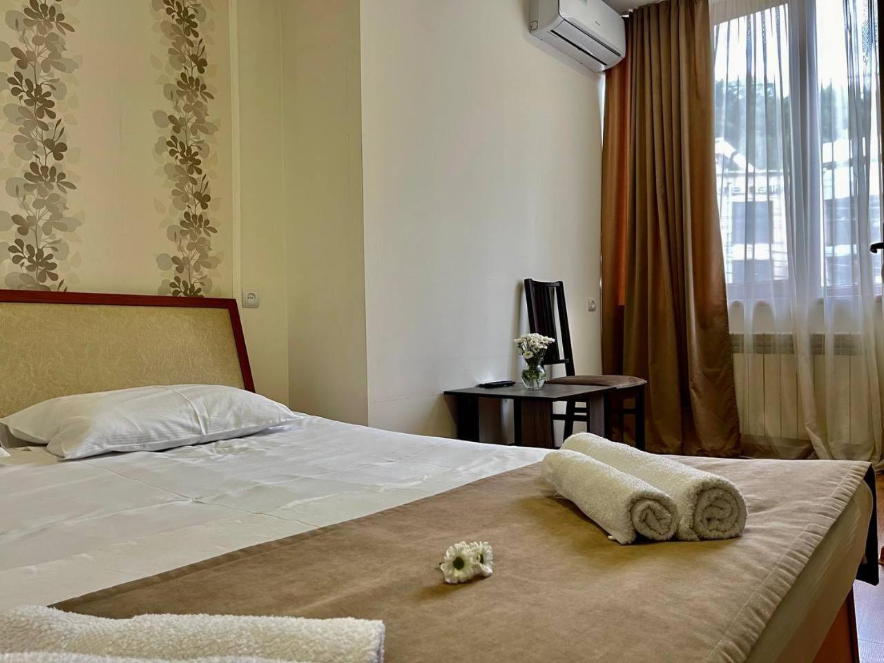 Merien Hotel Jerevan Buitenkant foto