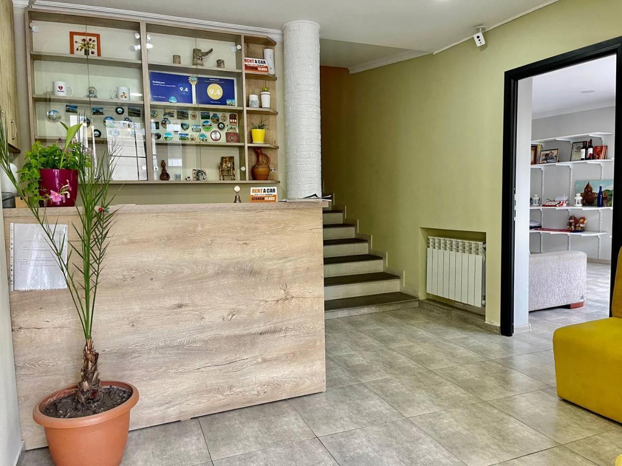 Merien Hotel Jerevan Buitenkant foto